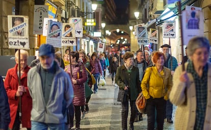 Familiares de presos de ETA se manifiestan en San Sebastián.