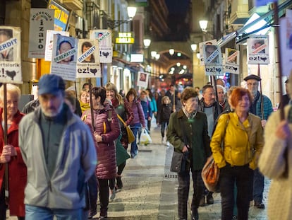 Familiares de presos de ETA se manifiestan en San Sebastián.