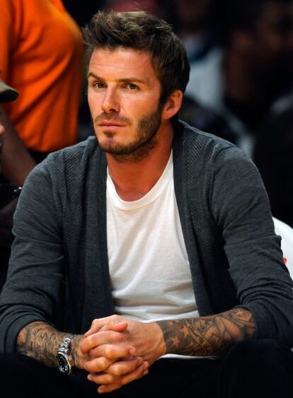 David Beckham ha dado un nuevo y artístico uso a sus pies al plasmar su huella en un cuadro que se ha subastado en Doha por medio millón de dólares (unos 333.330 euros). El lienzo, obra del pintor anglo-indio Sacha Jafri, se vendió al mejor postor en la gala benéfica de los premios Líderes del siglo XXI, que se celebró en un hotel de la capital qatarí. La pintura, la única en el mundo que ha contado con la colaboración del patudo "pincel" del famoso deportista, celebra los logros de Beckham dentro y fuera de los campos de fútbol.