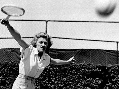 La tenista Pauline Betz Addie, durante un entrenamiento en 1931.