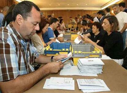 Recuento del voto emigrante en la Audiencia de Pontevedra durante las últimas elecciones autonómicas.