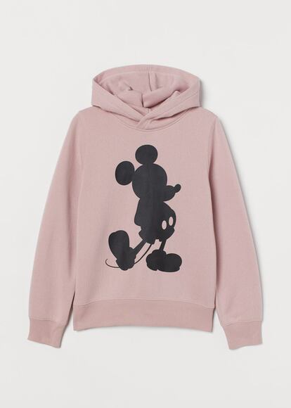 De algodón y con la reconocible sombra del ratón en negro sobre rosa. Es de H&M y cuesta 19,99 euros.