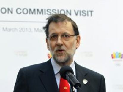 El presidente del Gobierno, Mariano Rajoy, a su llegada hoy al hotel Eurostars el 18 de marzo de 2013, donde la Comisi&oacute;n de Evaluaci&oacute;n del Comit&eacute; Ol&iacute;mpico Internacional (COI) comienza una inspecci&oacute;n de cuatro d&iacute;as a la candidatura de Madrid a los Juegos de 2020.