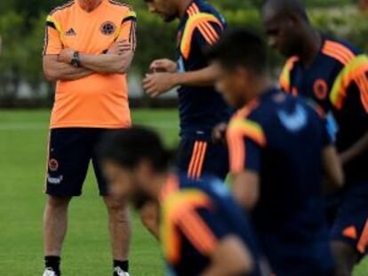 P&eacute;kerman dirige el entrenamiento de Colombia.