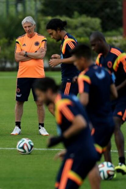 P&eacute;kerman dirige el entrenamiento de Colombia.