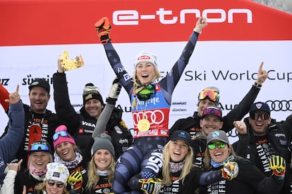 Mikaela Shiffrin después de conseguir el récord de 83 victorias en la Copa del Mundo de Esquí Alpino, en Kronplatz, Italia, este martes.