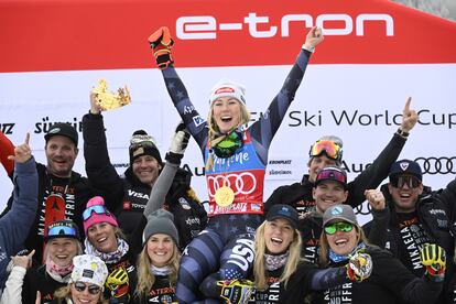 Mikaela Shiffrin después de conseguir el récord de 83 victorias en la Copa del Mundo de Esquí Alpino, en Kronplatz, Italia, este martes.