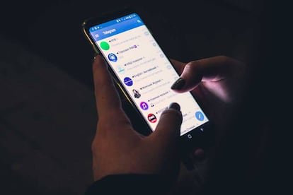 Uso de Telegram en un teléfono
