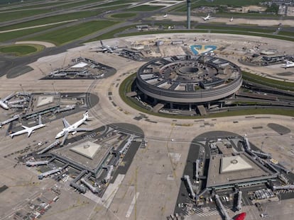 Vista aérea de la terminal 1 del aeropuerto París-Charles de Gaulle.