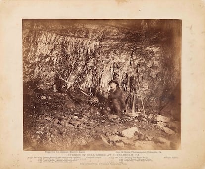 'Minero usando barrena de carbón. Mina de carbón Kohinoor, este de Pensilvania'.
ca. 1884.
Papel a la albúmina.
19,5 x 23 cm.
Colecciones de fotografía, University of Maryland, Baltimore County.
