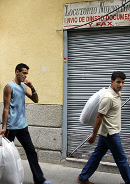 El locutorio cerrado de Nuevo Siglo, en la calle de Tribulete del barrio de Lavapiés, en Madrid.