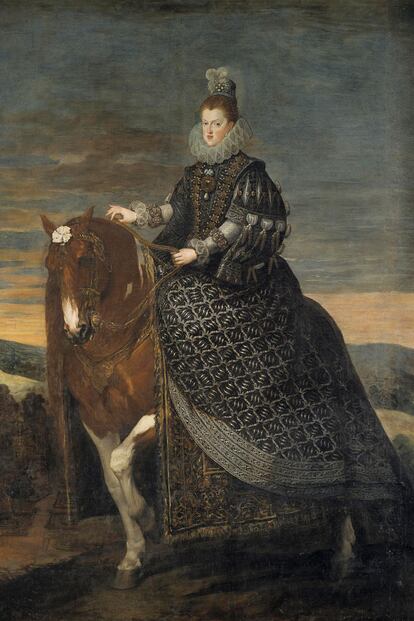 3. Los Borbones la exhibieron en numerosos cuadros. Velázquez pintó a la reina Margarita de Austria, esposa de Felipe III, a caballo. El cuadro es de 1635 y en el pecho de la soberana se puede apreciar la perla unida a un camafeo. La Peregrina era un símbolo de riqueza absoluta; los Borbones la pasaban de padres a hijos como parte de las joyas de la corona, y apareció en varios retratos oficiales.