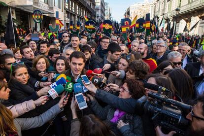 Albert Rivera i Arrimadas a la manifestaci&oacute; de diumenge d&#039;agents de la Policia Nacional i la Gu&agrave;rdia Civil per demanar l&#039;equiparaci&oacute; salarial.