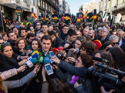 Albert Rivera i Arrimadas a la manifestaci&oacute; de diumenge d&#039;agents de la Policia Nacional i la Gu&agrave;rdia Civil per demanar l&#039;equiparaci&oacute; salarial.