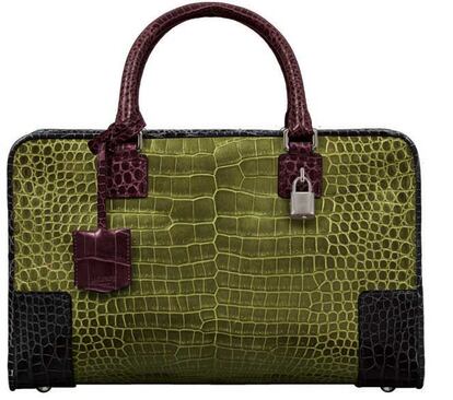 Loewe. Amazona de cocodrilo en verde y burdeos