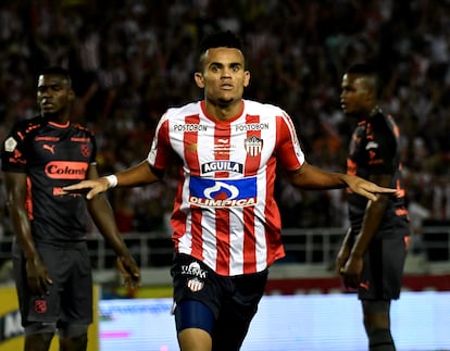 Luis Díaz celebra un gol contra Independiente Medellín en diciembre de 2018, cuando aún jugaba en el Junior de Barranquilla de la liga colombiana. 