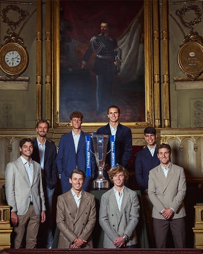 De izquierda a derecha, Fritz, Medvedev, Sinner, Zverev, Alcaraz y Ruud; abajo, De Miñaur y Rublev. / JOHN RUSSO (ATP TOUR)