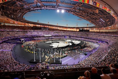 Un momento de la ceremonia de clausura de los Juegos Olímpicos celebrada este domingo en el Estadio de Francia, en Saint-Denis.