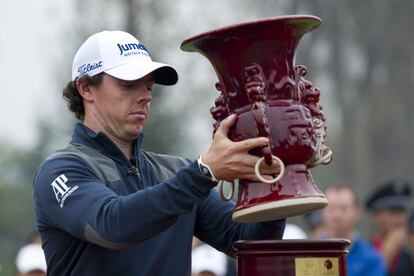 McIlroy, con el trofeo de campeón