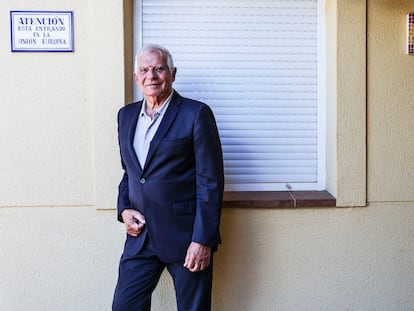 El alto representante de la UE para Asuntos Exteriores y Política de Seguridad, Josep Borrell, en su casa de Valdemorillo (Madrid).