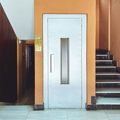 Front view of an elevator from the 50s