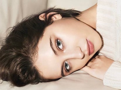 Iris Law, hija del actor Jude Law y Sadie Frost, como imagen de la l&iacute;nea de cosm&eacute;ticos de Burberry. 