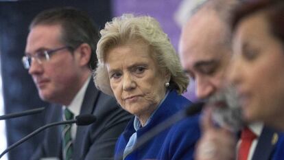 La defensora del Pueblo, Soledad Becerril, durante la inauguración de la jornada del Colegio de Psicólogos en Castellón.
