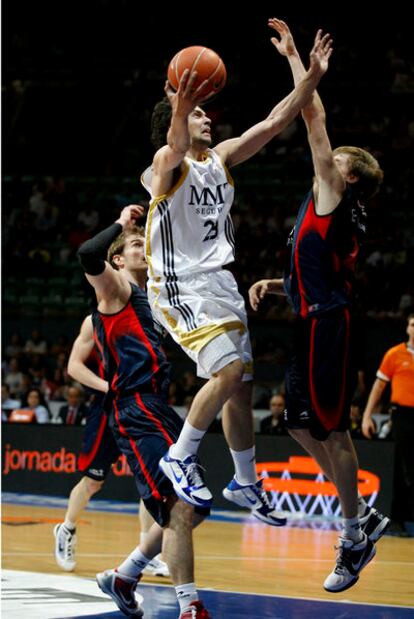 Llull lanza entre Splitter y Oleson.