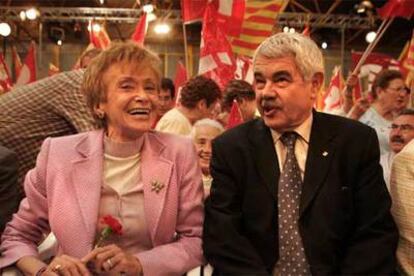 María Teresa Fernández de la Vega y Pasqual Maragall, ayer en Badalona.