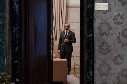 El delegado del Gobierno en Madrid, Francisco Martín, a su llegada a la comparecencia ante los medios de comunicación, en la sede de la Delegación del Gobierno de Madrid, a 6 de mayo de 2025, en Madrid (España).