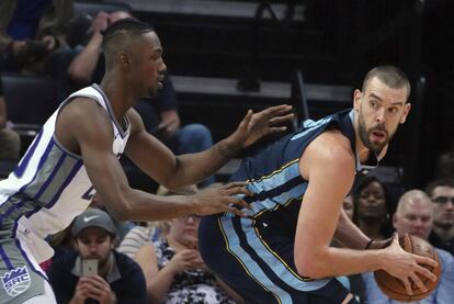 Marc Gasol y Giles, en el Memphis-Sacramento.