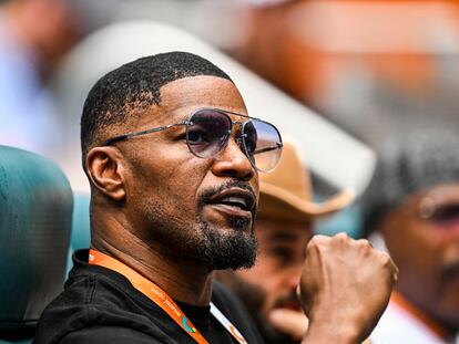 US actor Jamie Foxx attends the men�s quater-final match between Christopher Eubanks of the US and Daniil Medvedev of Russia at the 2023 Miami Open at Hard Rock Stadium in Miami Gardens, Florida, on March 30, 2023. (Photo by CHANDAN KHANNA / AFP)