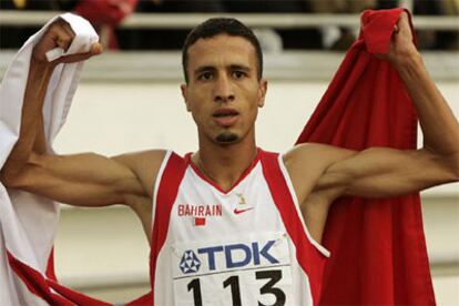 El atleta de origen  marroquí celebra su triunfo.