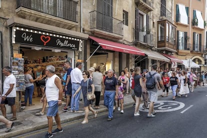 TURISTAS POR EL CENTRO DE PALMA