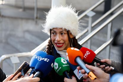 Lesly Ochoa, la supuesta becaria del musical 'Malinche' que denunció a Nacho Cano, a su llegada este lunes a los juzgados de plaza de Castilla en Madrid.