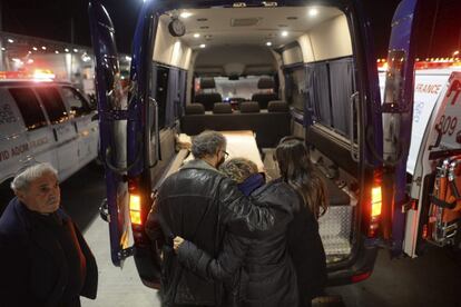 Fotografía facilitada por el gobierno israelí que muestra el ataúd de una de las cuatro víctimas del ataque a un supermercado judío en París, a su llegada al aeropuerto de Ben Gurion en Israel.