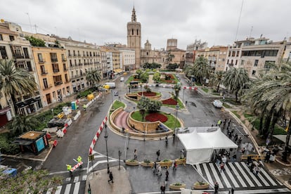 La plaza de la Reina en Valencia, el pasado abril, antes de comenzar las obras de peatonalización.