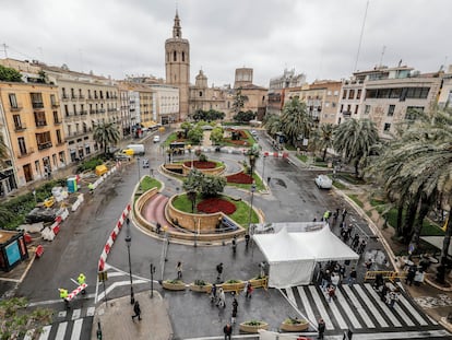 La plaza de la Reina en Valencia, el pasado abril, antes de comenzar las obras de peatonalización.