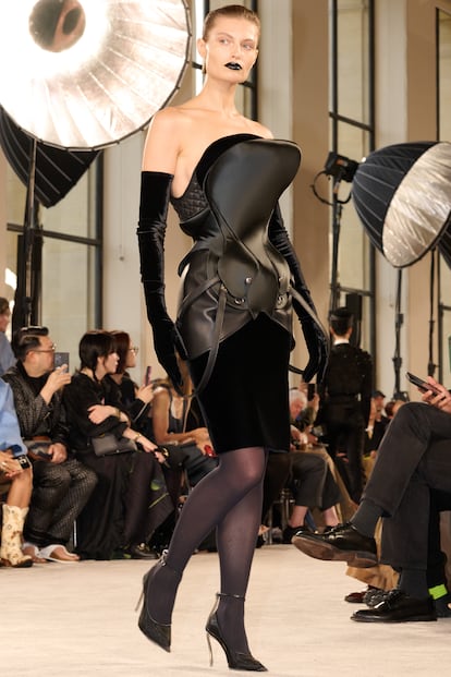 SCHIAPARELLI ALTA COSTURA O-I 2025/26 Desfile