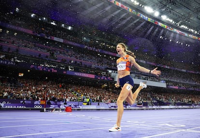 Femke Bol, del equipo holandés de 4 x 400m relevos mixtos, celebra el triunfo en la final del pasado sábado.