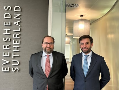 Jacobo Martínez, socio director de Eversheds Sutherland en España (izquierda) y José Fernández (derecha).