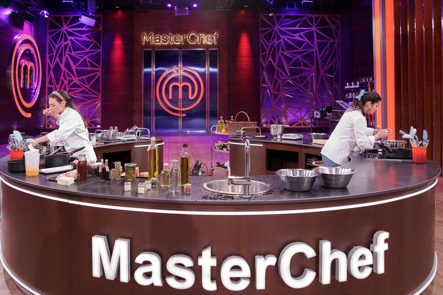 Ángela y María se enfrentan en la final de 'Masterchef 12'.