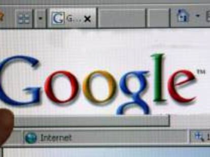 Google ha reiterado en varias ocasiones que no facilita el acceso directo a sus servidores al Gobierno y que solo accede a ceder información cuando se la solicitan mediante una orden judicial. EFE/Archivo