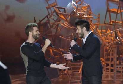 Pablo Alborán con Antonio José, ganador de 'La voz 2015'.