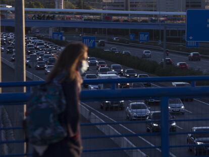 El primer día laborable en Madrid tras el cierre, en imágenes