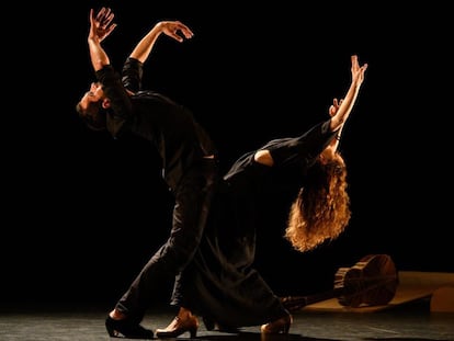Escena del espectáculo de danza La Materia de Olga Pericett.