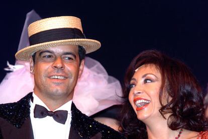 Andoni Ferreño y Amparo Saizar, durante la presentación del musical <i>Maribel y la extraña familia,</i> sobre la obra de Miguel Mihura, que se representa en el teatro Nuevo Apolo de Madrid.