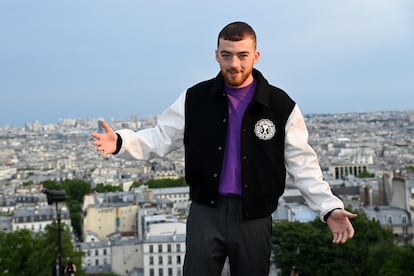 Angus Cloud en la semana de la moda en París, en 2022.
