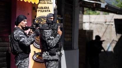 Policiais durante a operação na favela do Jacarezinho, no Rio, no último dia 6.