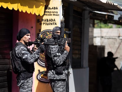 Policiais durante a operação na favela do Jacarezinho, no Rio, no último dia 6.